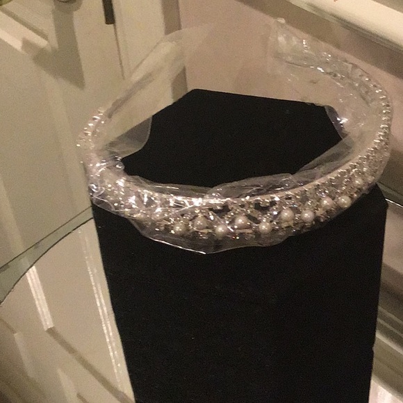 💕💕2X Host Pick💕⬇️PD⬇️NWT Ladies elegant rhinestones and pearl headband/tiara - Picture 3 of 3